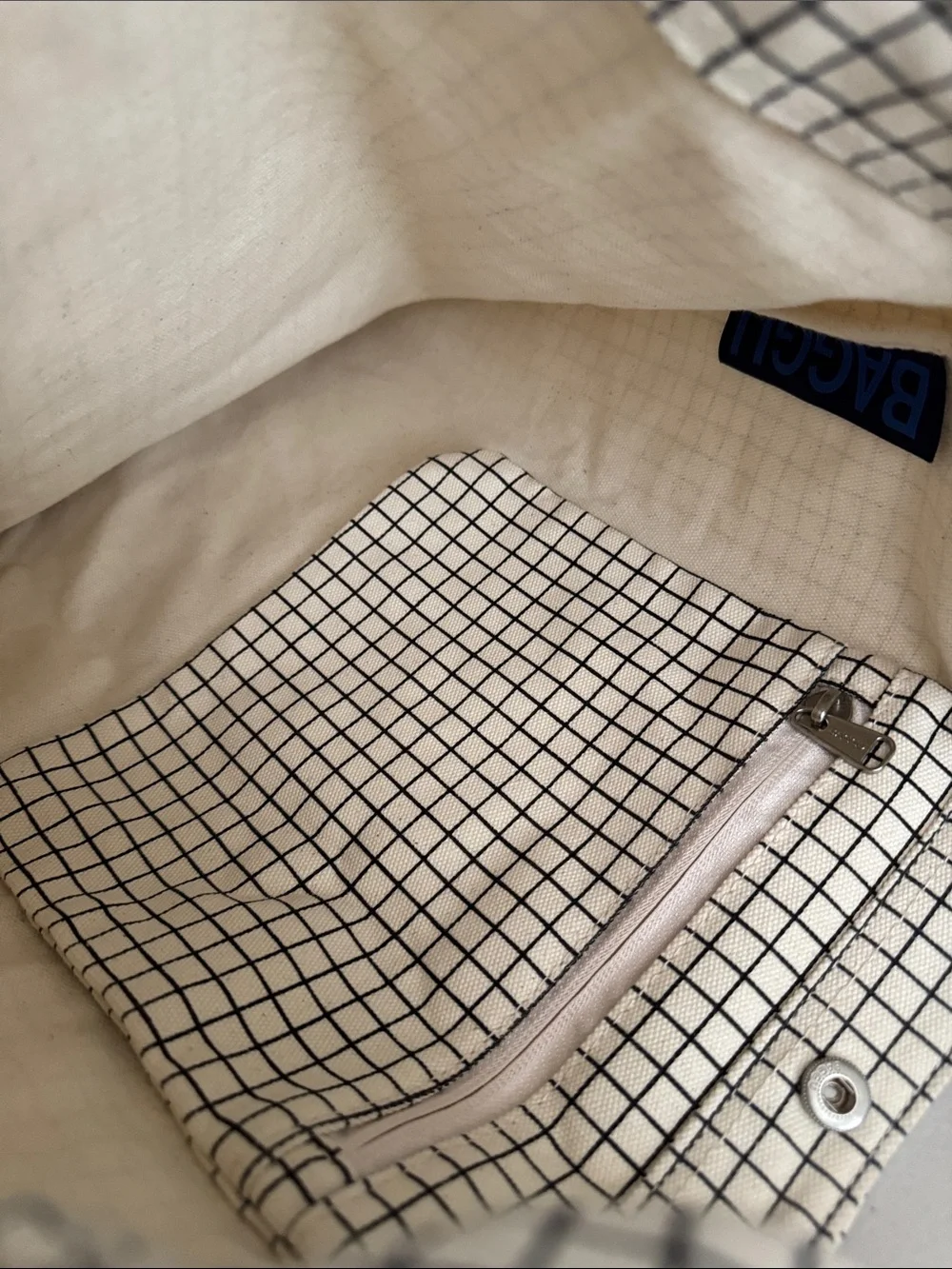 BAGGU Cream and Black Grid Messenger Tote